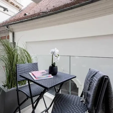 High-end W Gym/sauna/balcony/security Budapest