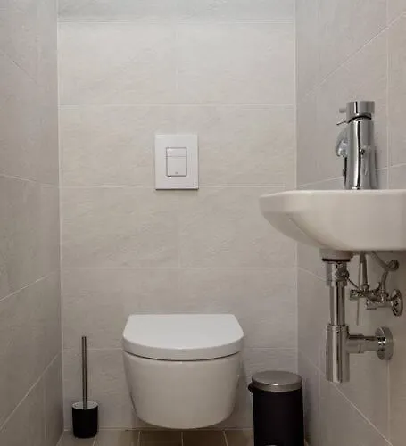 High-end W Gym/sauna/balcony/security